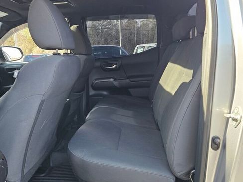 Used 2017 Toyota Tacoma TRD Sport image 7