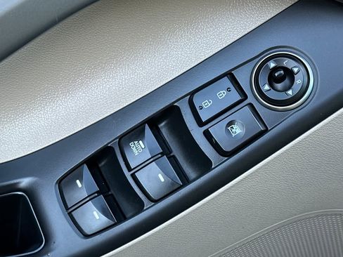 Used 2014 Hyundai Elantra SE image 14