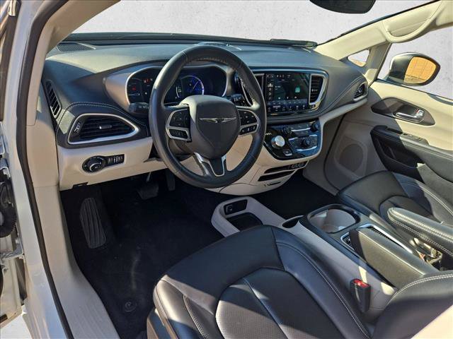 Used 2023 Chrysler Pacifica Touring-L FWD image 10