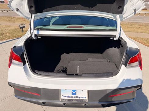 Used 2024 Hyundai Elantra SE image 28