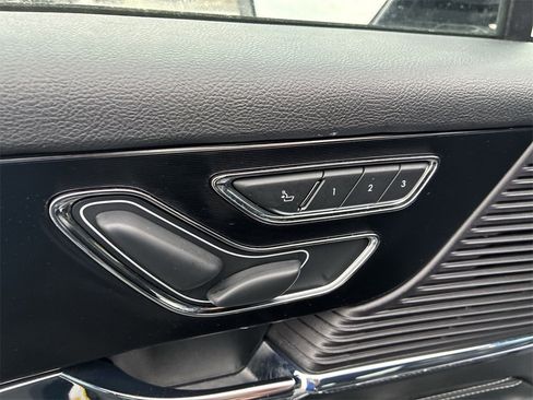 Used 2022 Lincoln Corsair AWD w/ Premium Package image 12