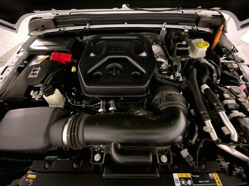 Used 2024 Jeep Wrangler Unlimited Sahara AWD/4WD image 10