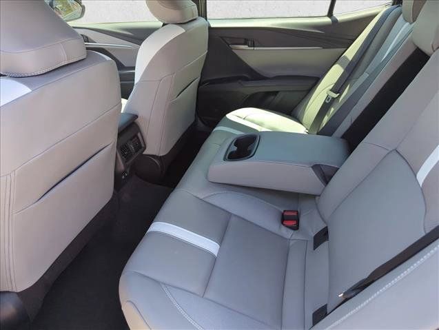 Used 2026 Toyota Camry SE FWD image 26
