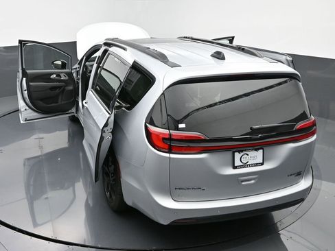 Used 2023 Chrysler Pacifica Limited w/ S Appearance Package image 64