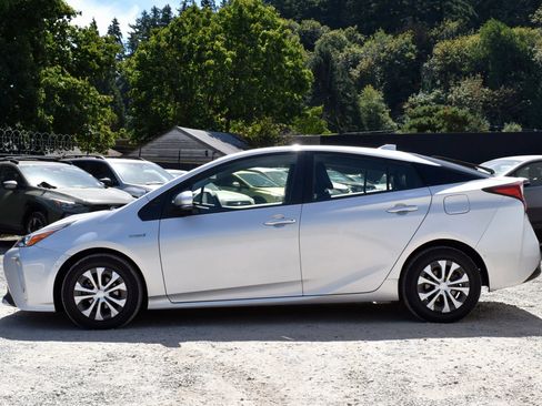 Used 2021 Toyota Prius XLE AWD/4WD image 9