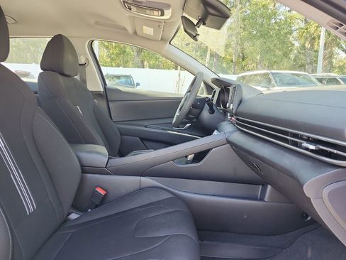 Used 2023 Hyundai Elantra SEL image 18