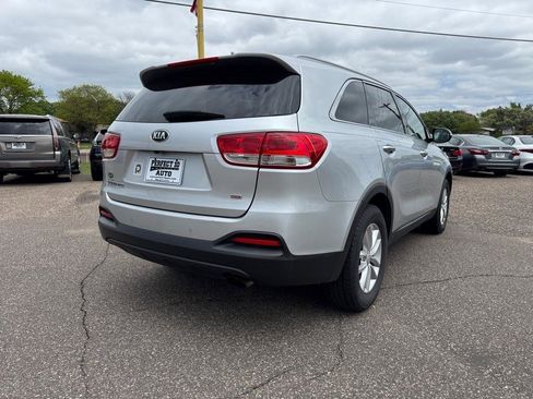 Used 2017 Kia Sorento FWD w/ LX Convenience Package image 5