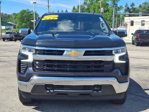 Used 2022 Chevrolet Silverado 1500 LT AWD/4WD image 3