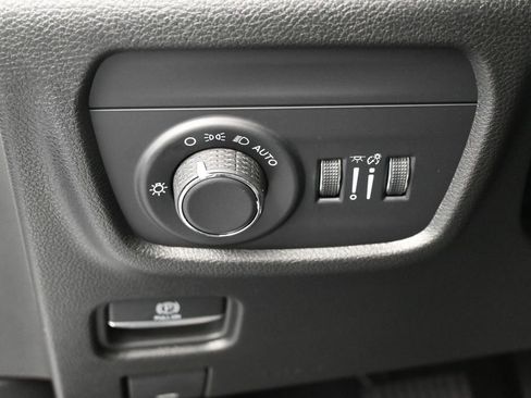 Used 2025 Jeep Grand Cherokee Laredo X RWD image 16