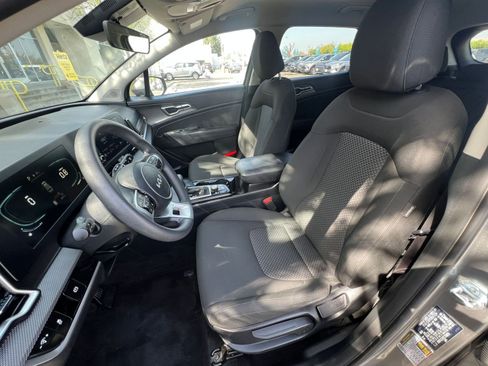 Used 2025 Kia Sportage LX image 27