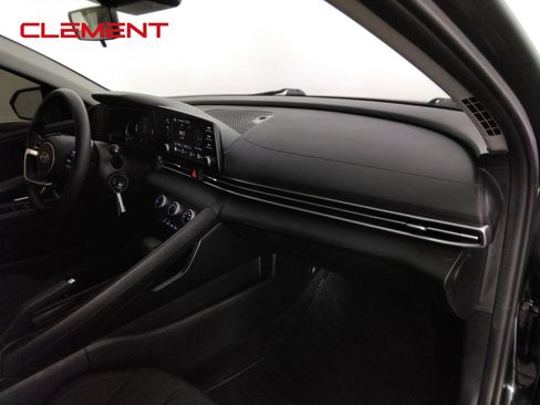 Used 2025 Hyundai Elantra SE FWD image 27