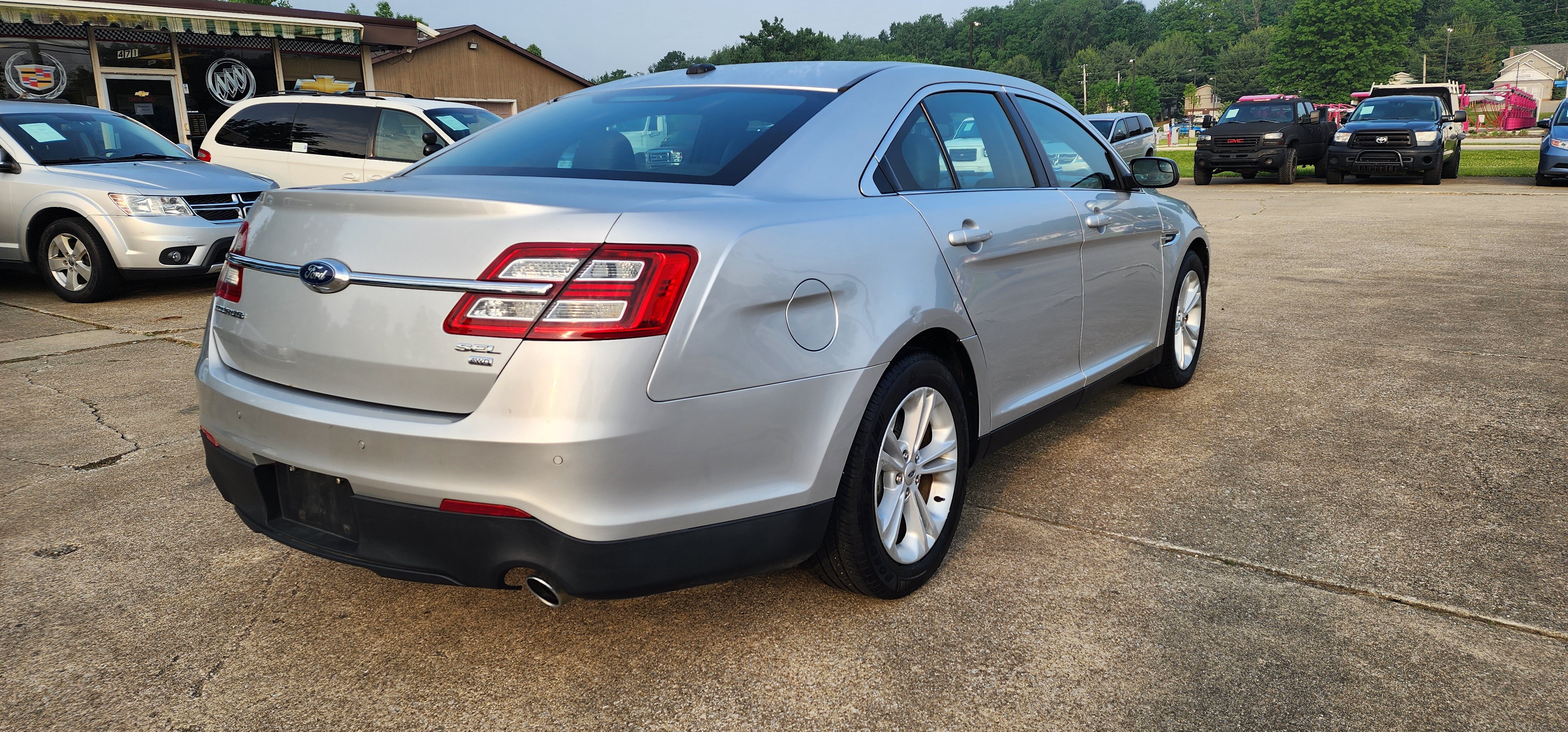 Used 2015 Ford Taurus SEL AWD/4WD image 4