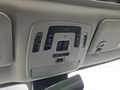 Used 2021 Toyota Sienna Limited image 28