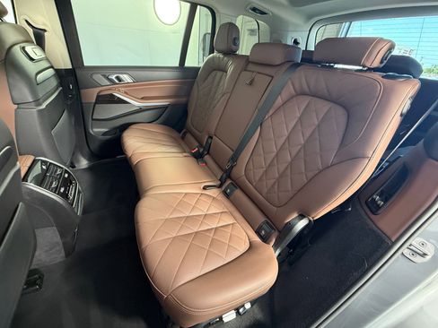 Used 2025 BMW X7 xDrive40i w/ Premium Package AWD/4WD image 14