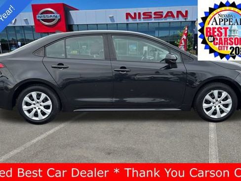 Used 2022 Toyota Corolla LE image 2