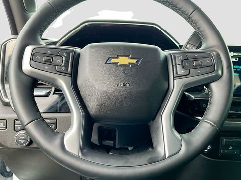 Used 2025 Chevrolet Silverado 1500 LT AWD/4WD image 11