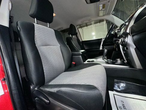 Used 2016 Toyota 4Runner SR5 AWD/4WD image 31