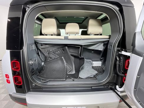 Certified 2023 Land Rover Defender 90 SE image 24