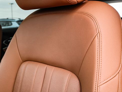 Used 2022 Audi e-tron Premium Plus w/ Premium Plus Package image 27