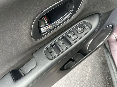 Used 2019 Honda HR-V EX image 17
