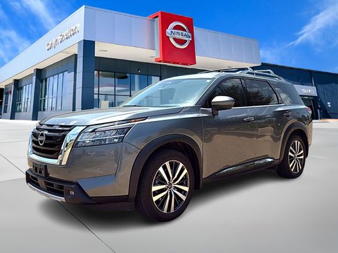 Used 2022 Nissan Pathfinder Platinum w/ Cargo Package AWD/4WD image 1