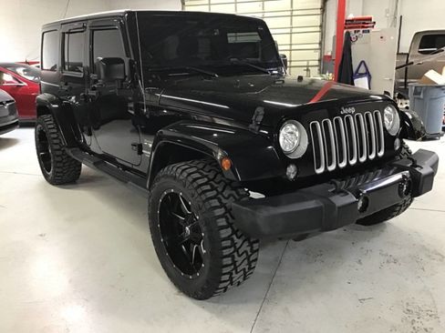 Used 2017 Jeep Wrangler Unlimited Sahara w/ Connectivity Group image 3