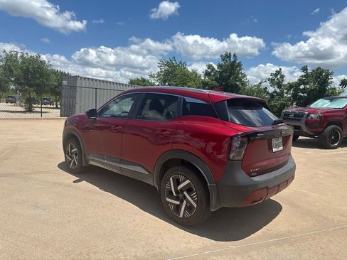 Certified 2025 Nissan Kicks SV w/ SV Premium Package FWD image 3