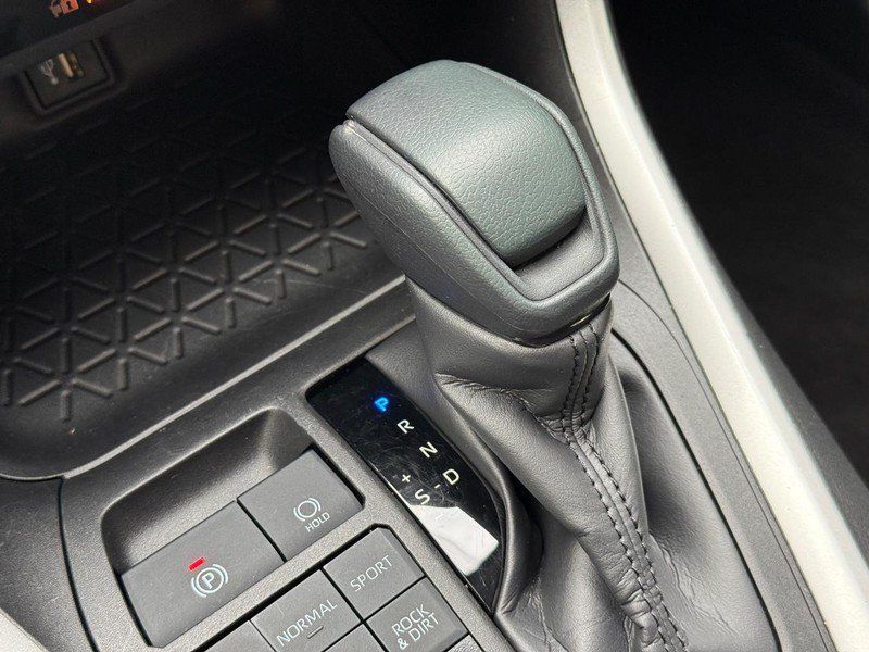 Used 2023 Toyota RAV4 LE AWD/4WD image 27