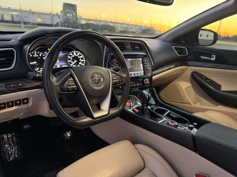 Used 2018 Nissan Maxima Platinum image 11
