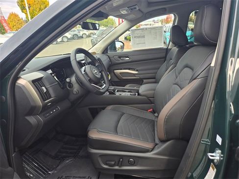 New 2025 Nissan Pathfinder Platinum image 14