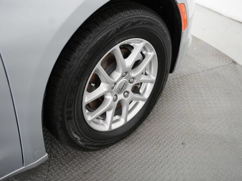 Used 2022 Chrysler Voyager LX FWD image 51