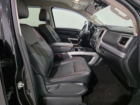 Used 2019 Nissan Titan S image 24