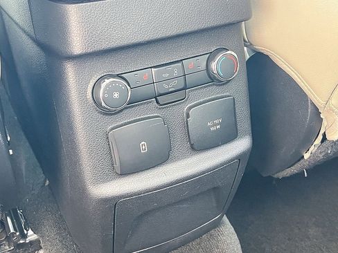 Used 2017 Ford Explorer Platinum image 12