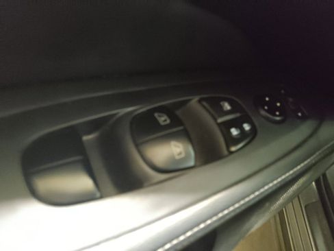 Used 2019 Nissan Pathfinder SV FWD image 27