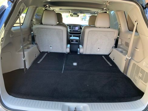 Used 2018 Toyota Highlander XLE FWD image 34