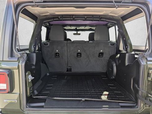 Used 2022 Jeep Wrangler Unlimited Sahara w/ Cold Weather Group AWD/4WD image 6
