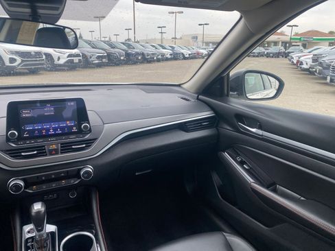 Used 2025 Nissan Altima 2.5 SR image 36