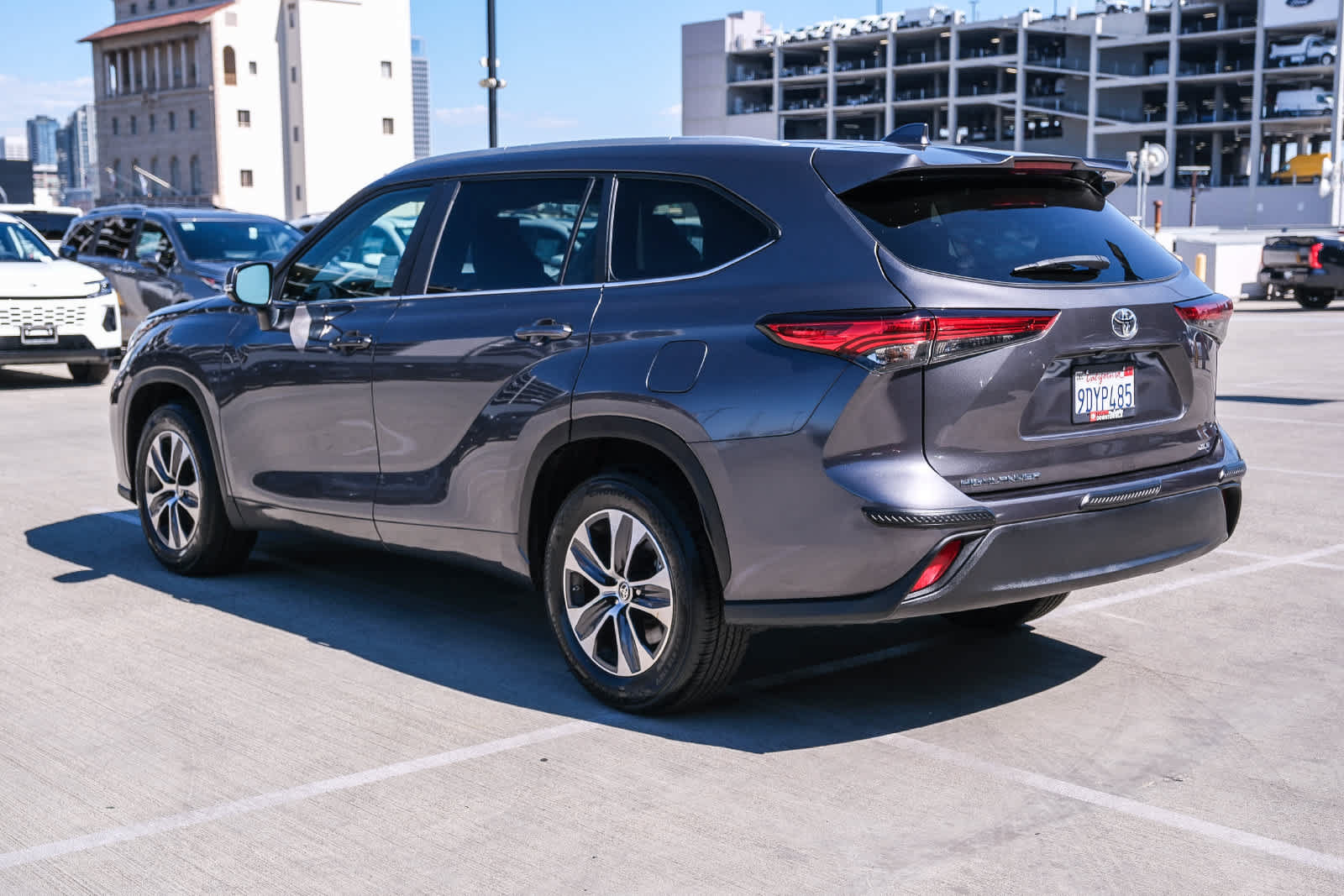 Used 2023 Toyota Highlander XLE FWD image 6
