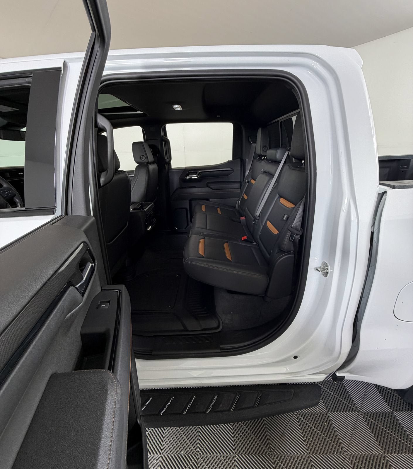 Certified 2024 GMC Sierra 1500 AT4 w/ AT4 Premium Package AWD/4WD image 7
