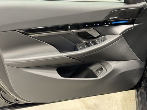 Used 2025 BMW 530i xDrive w/ Premium Package image 18