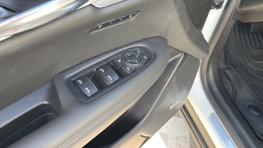 Used 2024 Cadillac XT6 Premium Luxury FWD image 10