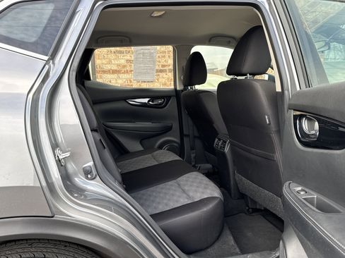 Used 2021 Nissan Rogue Sport SV image 12