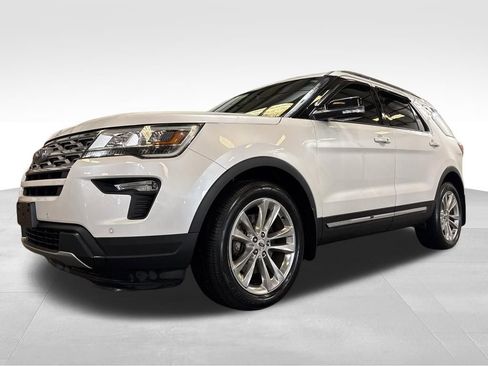 Used 2018 Ford Explorer XLT w/ Equipment Group 202A image 10