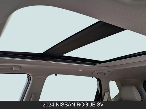 Used 2024 Nissan Rogue SV w/ SV Premium Package FWD image 16