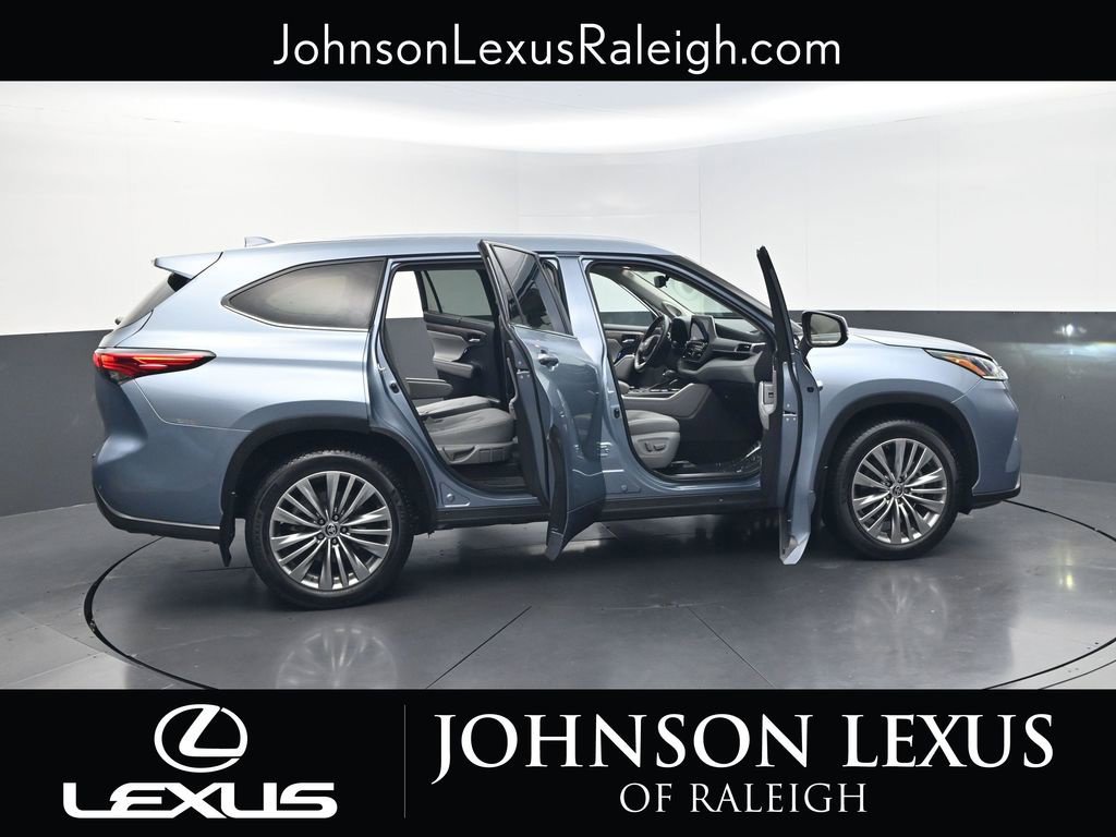Used 2021 Toyota Highlander Platinum AWD/4WD image 33