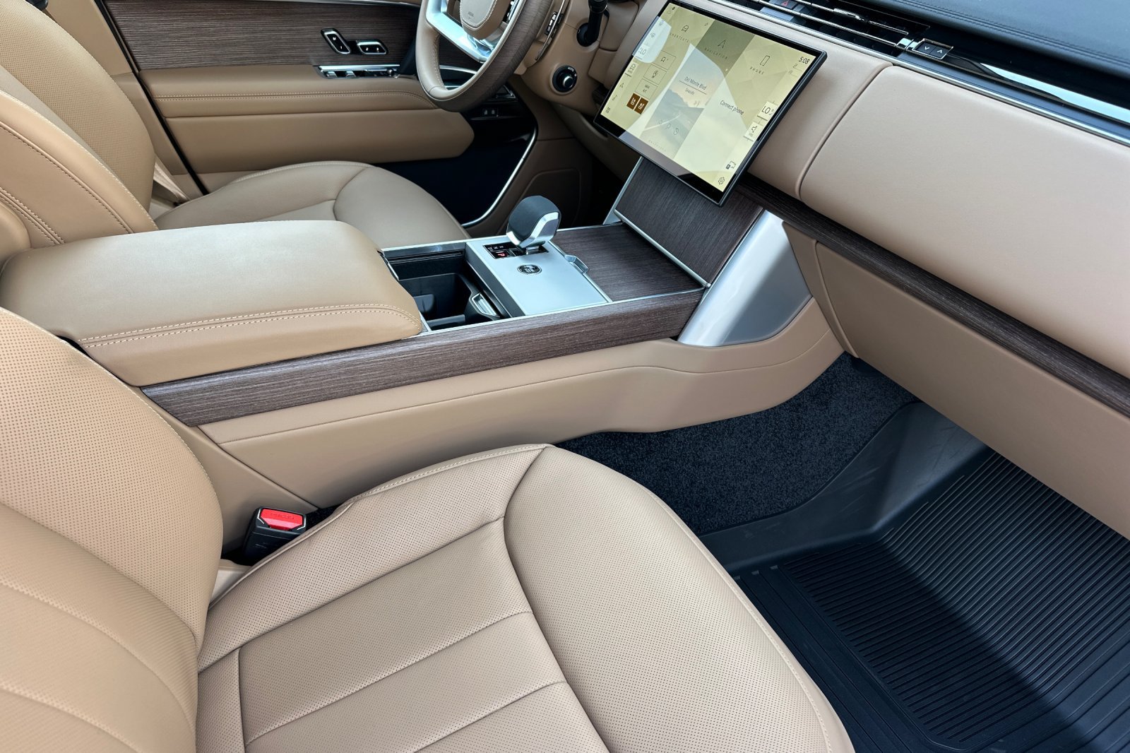 New 2026 Land Rover Range Rover Long Wheelbase SE AWD/4WD image 16