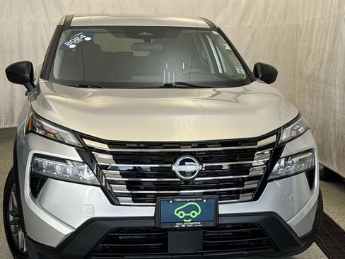 Used 2024 Nissan Rogue S FWD image 4