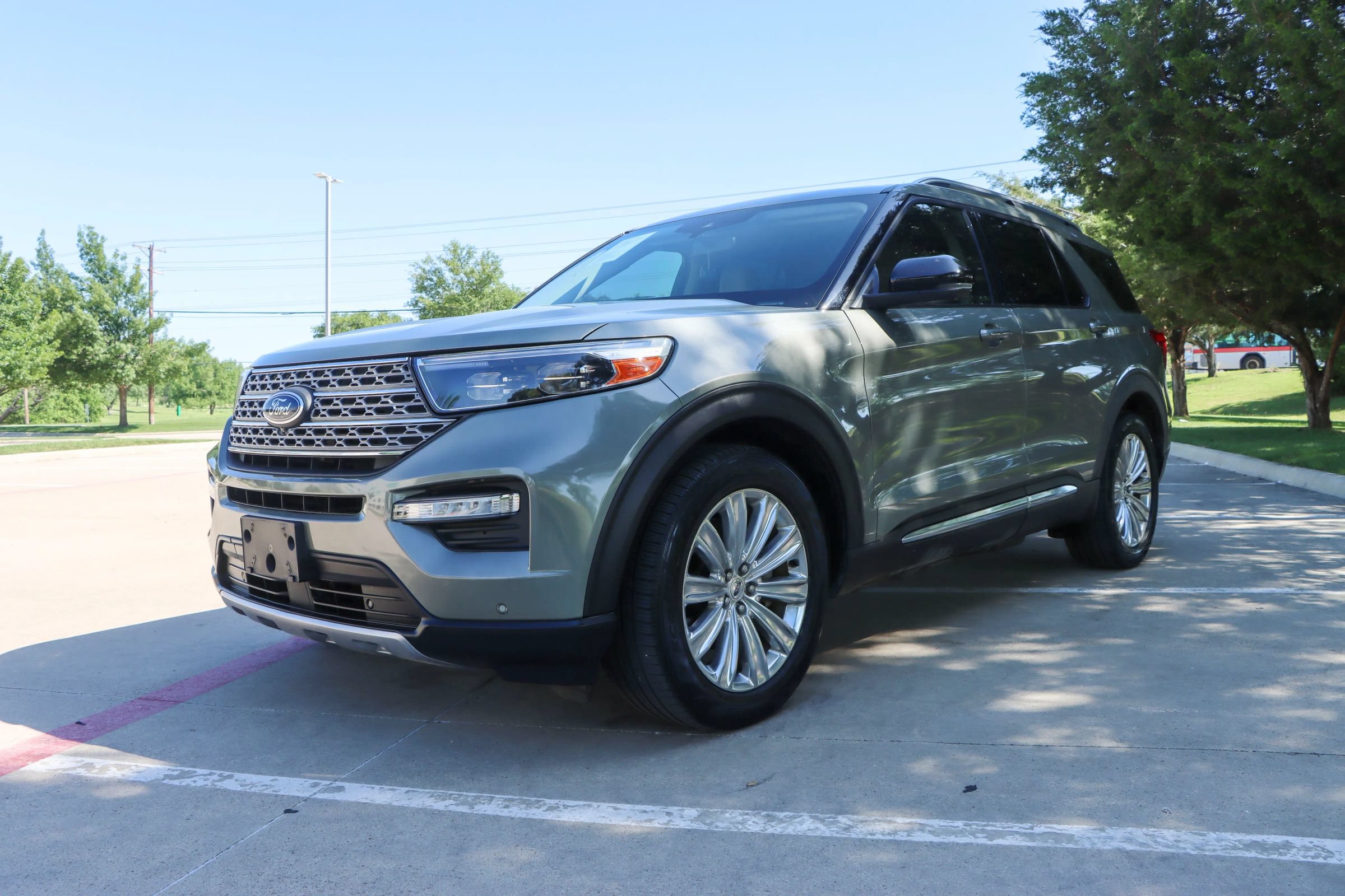Used 2020 Ford Explorer Limited RWD image 3