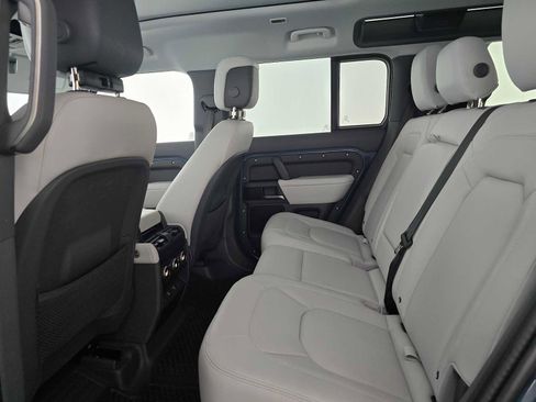 Used 2025 Land Rover Defender 110 X-Dynamic SE image 17