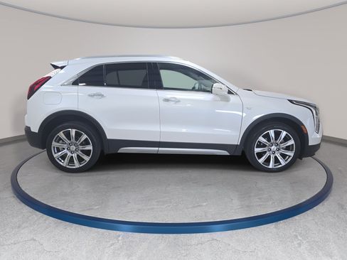 Used 2023 Cadillac XT4 Premium Luxury w/ Enhanced Visibility Package FWD image 5